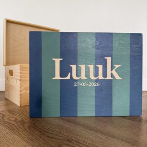Houten memorybox – Strepen jongen